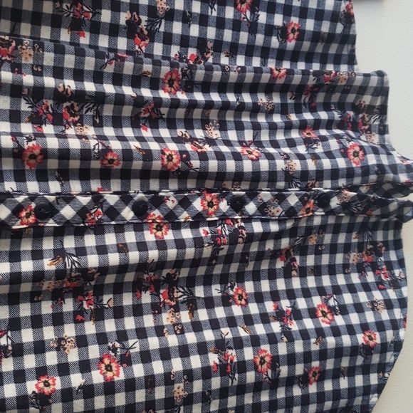 Suzy Shier Longsleeve Button Down Floral  Shirt - Picture 3 of 7